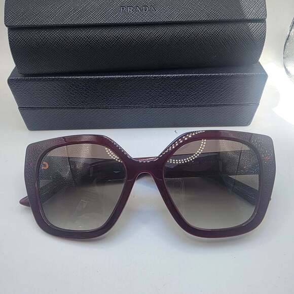 321 Prada Women's Red Polarized Rectangle Sunglasses Shades Size 52-18-140 - Picture 1 of 6